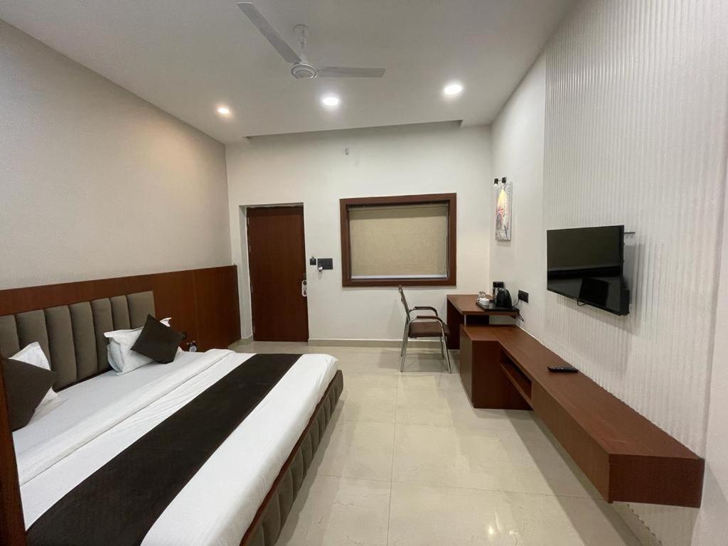 The Kedar Resort Mathura Exterior photo
